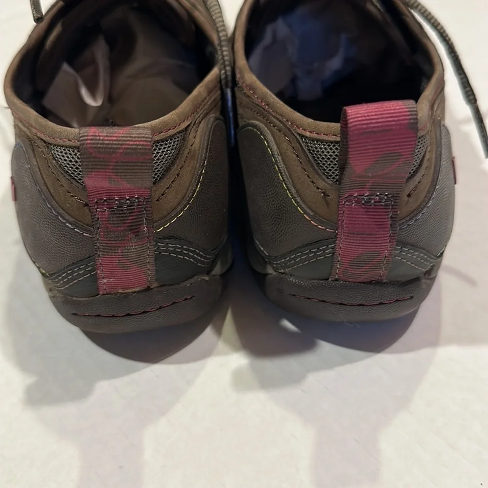 Merrell stone performance lace up hiking shoes in a suede brown with magenta